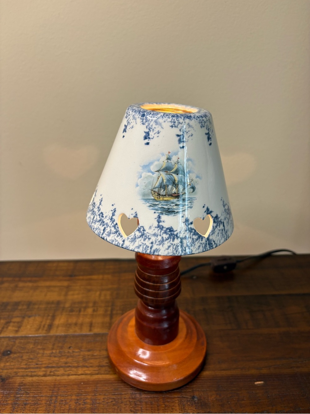 Vintage Mini Delft- Style Accent Lamp/ Blue And White Ceramic Shade